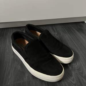 Steve Madden sneakers i väldigt bra skick. Använda fåtal gånger. Storlek 39. 