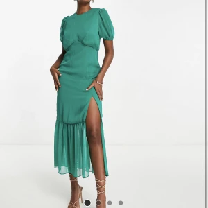 Magisk klänning - Intressekoll på denna fantastiska klänning köpt på asos. Helt ny, lappar kvar. Slutsåld och var jättepoppis