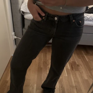 Arrow jeans Weekday - Ursnygga jeans!! Knappt använda då jag har massor av andra jeans. Kan diskutera priset😇🙏🏻
