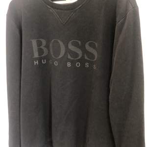 Säljer min Hugo boss tröja storlek L pris går att diskutera 