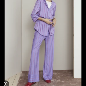 Coolt sett - Använd en gång på ett bröllop, annars har det bara hängt i garderoben. Från lindex i storlek S. Perfekt tunnt och skönt till sommaren!!🌟 Nypris runt 600kr.