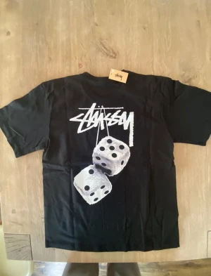 STUSSY FUZZY DICE  - Aldrig andvänd  size M 