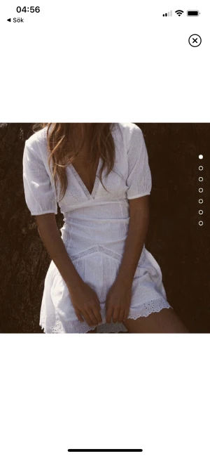 Klänning från Zara - Klänning från Zara i storlek XS, slutsåld på hemsidan. Aldrig använd eller ens testad då jag beställde två, alla lappar kvar 