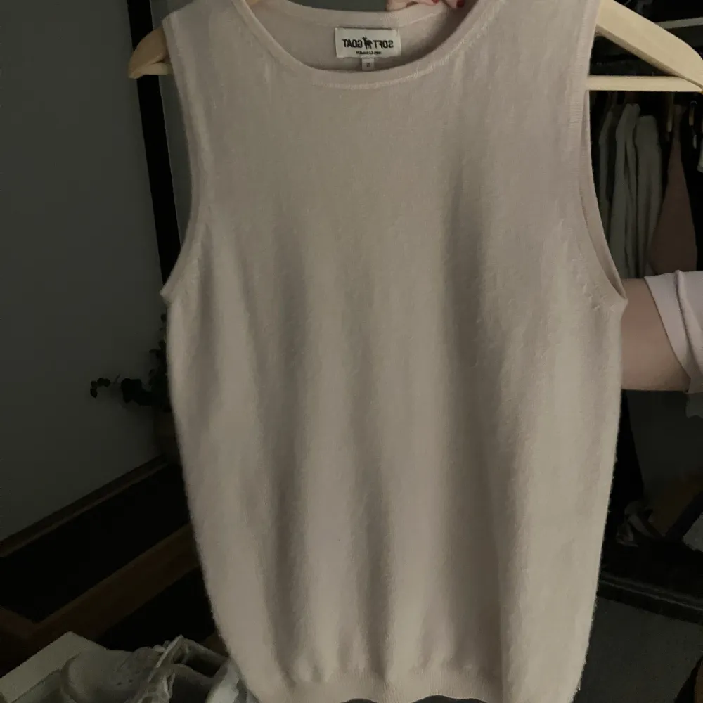 Söt ljusrosa/beige soft goat topp. Nypris 1495 kr. Toppar.