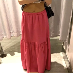 Fin långkjol❤️❤️ - Superfin långkjol som passar sååå bra till sommaren💕Helt nytt skick🤗