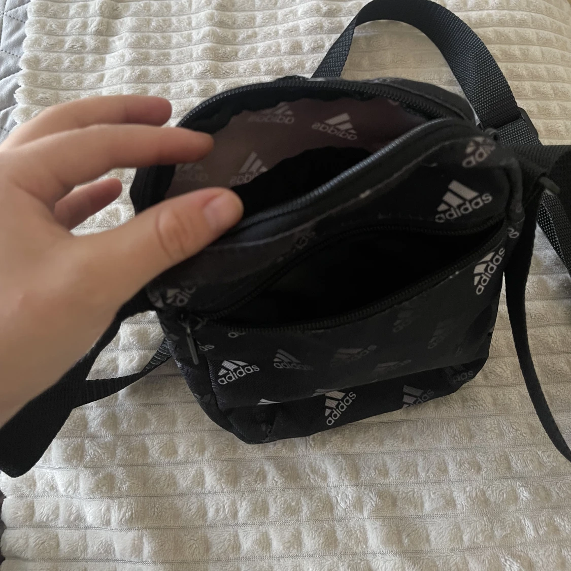 Adidas väska  - 90