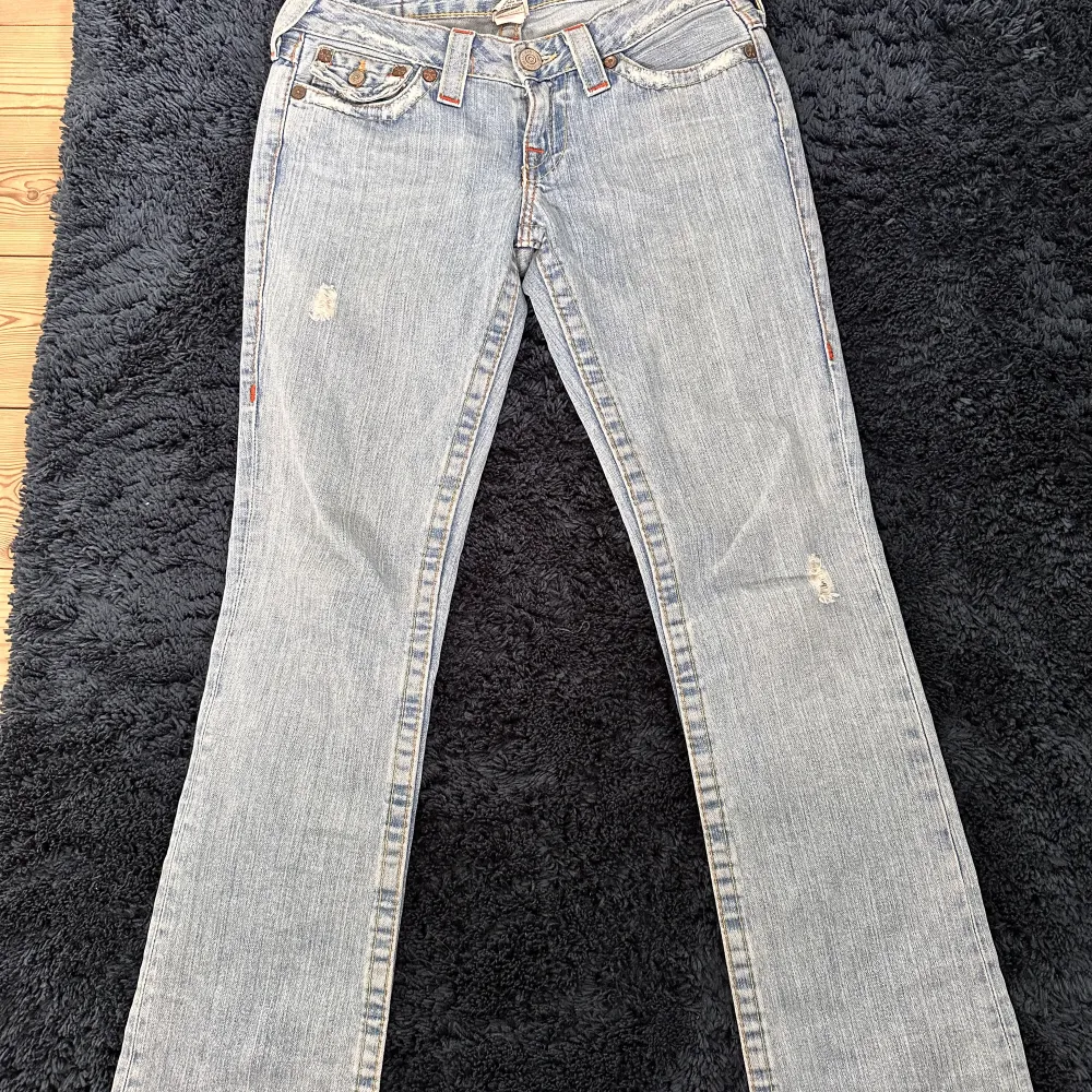 As snygga true religion bootcut jeans. Jättebra skick. Strl: 27. Jeans & Byxor.