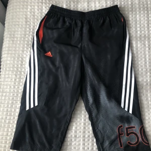 Adidas shorts  - Fina vardagliga adidas shorts i topp skick. 