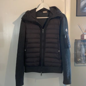 Moncler cardigan  - Moncler cardigan jacka  Rare colerway  Skick 8/10