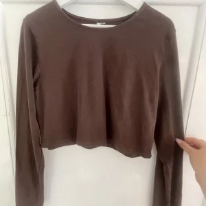 Croppadlångärmad - Croppad långärmad, använt enstaka gånger. 