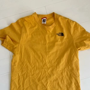 The north face - T-shirt från the north face, som ny, köparen står för frakten 