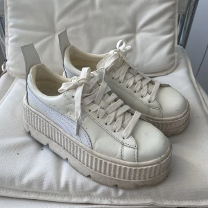 Fenty x Puma - Splatå sneakers, fint skick. 