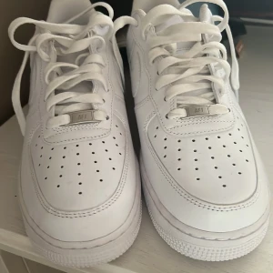 Airforces  - Airforces storlek 44  Kommer med låda och kan byta