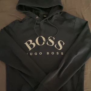 Hugo Boss Hoodie! - Köpt för 2300kr. Skick 10/10