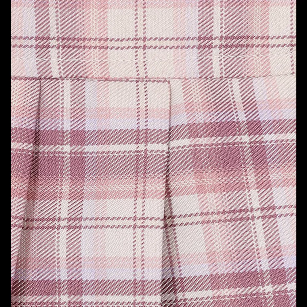Rutig kort kjol/miniskirt i färgen rosa.  Stl: XS-M (går att ställa in storlek själv iom omlott).. Kjolar.