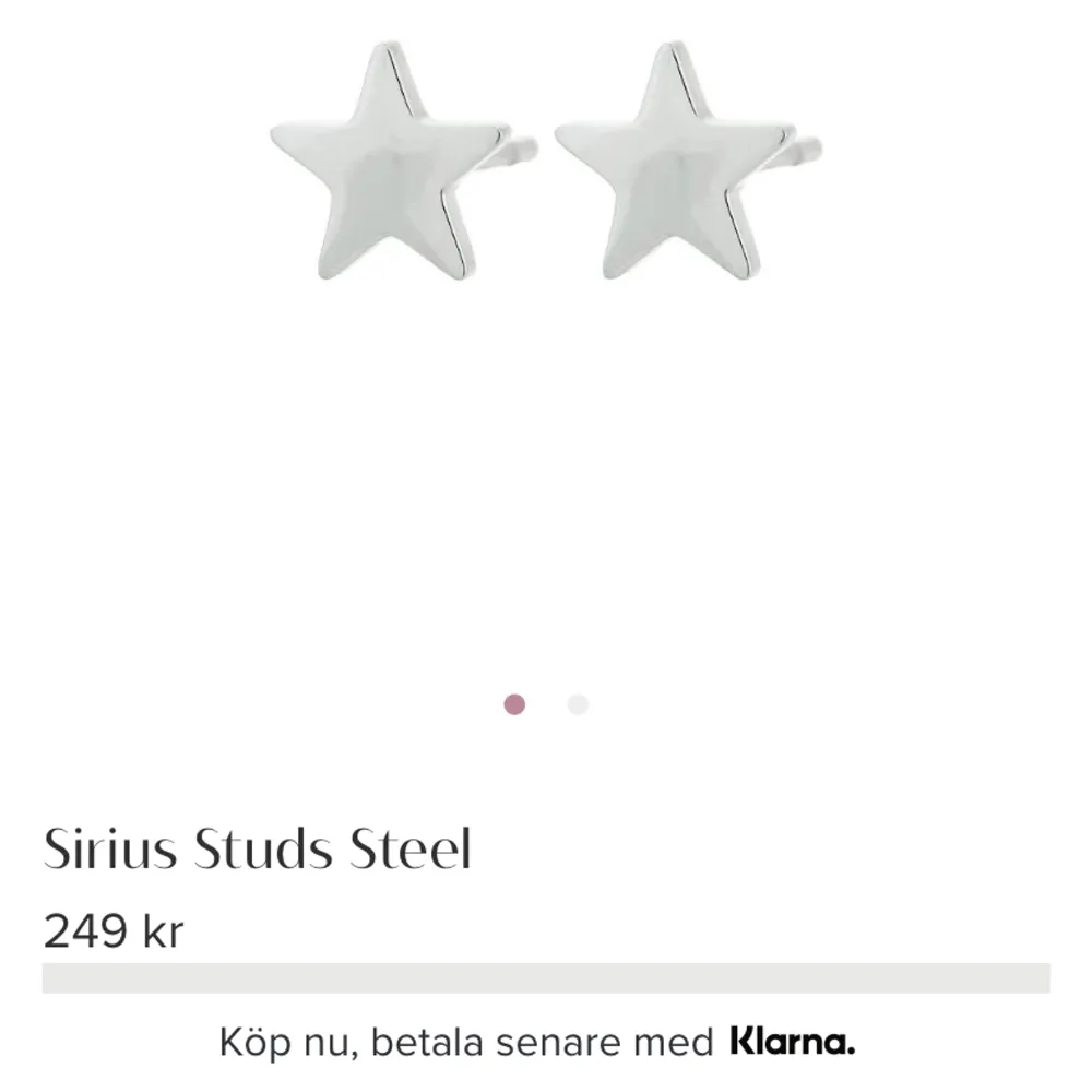 Säljer dessa örhängen🩷. Asusteet.