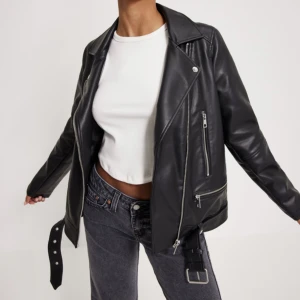 Skin jacka  - Säljer denna super fina skin jackan från Nelly i super sick! Kontakta för bilder på jackan 💗