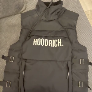 Väst  - Väst från Hoodrich, storlek S men passar även M 