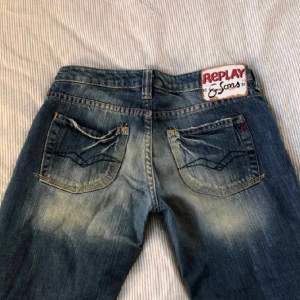 Ett par supersnygga replay jeans som har blivit för för små och därför är de för säljes (lånade bilder). De är i storlek 25 skulle jag säga 💗🤗 