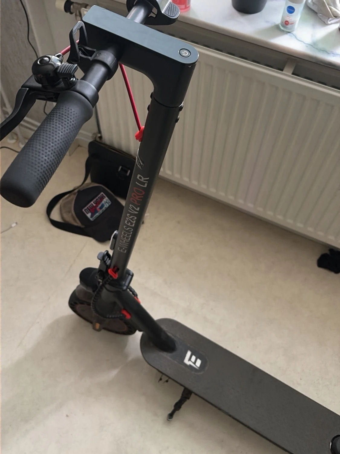 Svart elscooter E-Wheels ES2 V2 - 3
