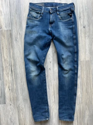 Replay anbass hyperflex  - Säljer nu dessa skit feta Replay jeans i storlek 28/32. Skriv gärna vid funderingar eller bud!