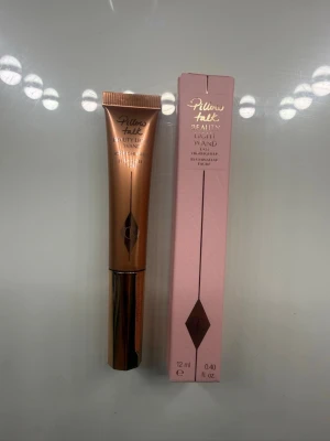 Charlotte Tilbury Highlighter Pillow Talk Medium - Helt oanvänd vilket syns på bilderna köpt för 629kr🫶 förpackning kvar