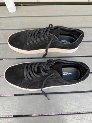Svarta sneakers från Vagabond - Helt oanvända vagabond skor säljes pga att dom ej passa storlek 44 nypris 1400