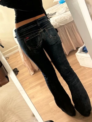 Lågmidjade bootcut Only jeans - Superfina lågmidjade bootcut jeans från märket Only med supersnygga fickor. Perfekt till vardagen nu i höst och vinter🤩 Öppen för prisförslag!