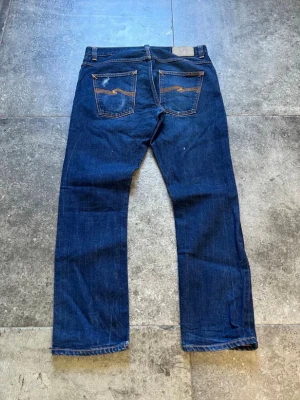 Selvedge Nudie Jeans - Dude dan  - Selvedge Nudies i modell Dude Dan | Straight fit | Storlek W32L30 | Mycket fint skick | Hör av dig vid frågor eller funderingar!🙌