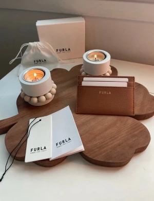 Furla Gardenia card holder 🤎 - Unused Furla Gardenia cognac-colored wallet/card holder. Outer material: leather, lining: polyester. • Length: 11 cm • Width: 0.5 cm • Height: 7.5 cm. ✨Also listed on Bought, Tise & Vinted @1233_user