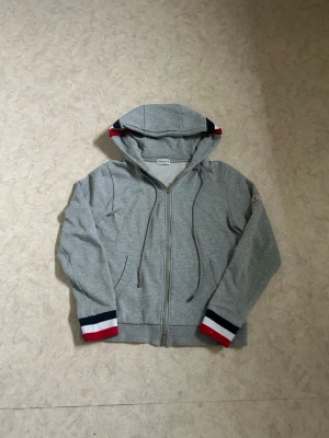 Zip hoodie  - Zip hoodie storlek m men sitter som s