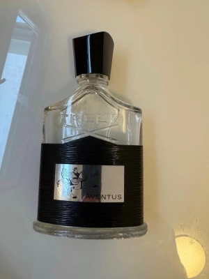 Creed Aventus parfym 100ml - Den mest efterfrågade Creed aventus 100 ml oanvänd. Hör av dig vid intresse 