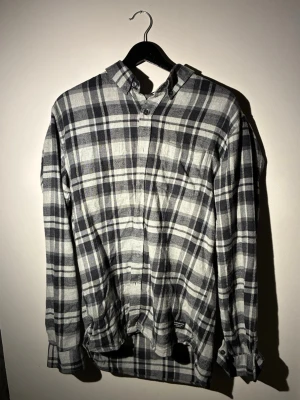 Peak performance Flanellskjorta  - Snygg flanellskjorta från peak performance storlek L