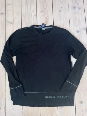Diesel Ice Station Longsleeve - Storlek M, snygga contrast stitches
