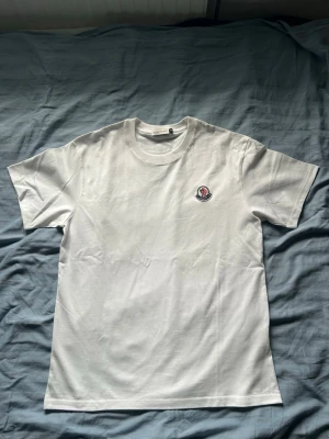 Vit Moncler t-shirt  - Vit Moncler T-shirt 