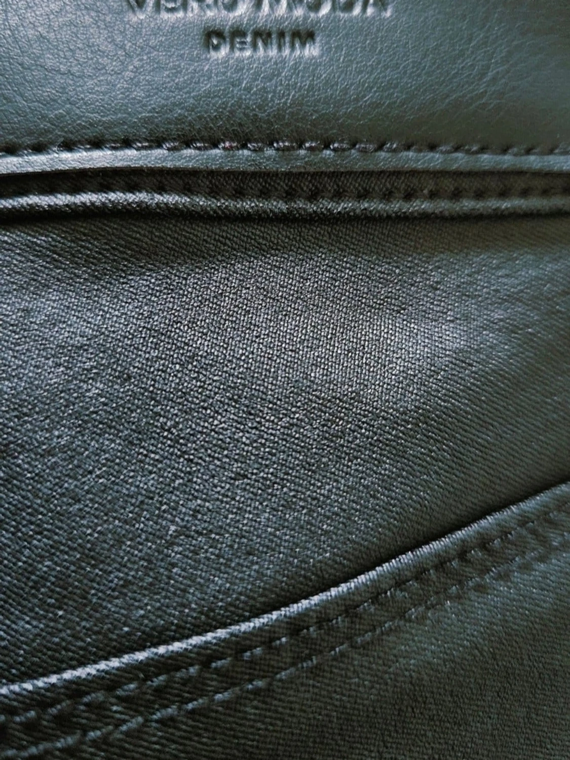VERO MODA svarta byxor st M - 2