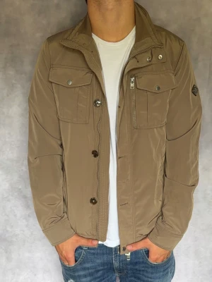 J.lindeberg bailey filed jacket - J.lindeberg bailey filed jacket | Storelk S | Modellen är 181cm och väger 74kg | Bara skriva vid frågor eller funderingar 