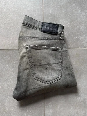 Ralph lauren jeans - Säljer ett par feta Ralph lauren  jeans. Väldigt bra skick, storlek W30, L32. Nypris ligger runt 2000kr, mitt pris 399kr. Modellen ar 183cm o 68kg. Hör gärna av er vid funderingar eller bud!