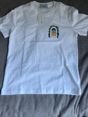 Vit t-shirt Casablanca  - Oanvända Casablanca tröja i toppskick!