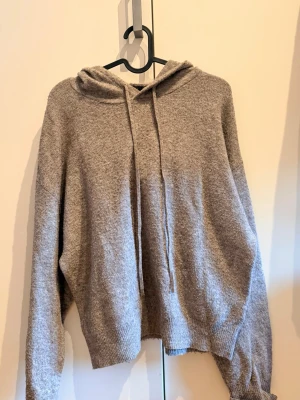 Stickad Lindex hoddie  - Skit snygg stickad hoddie🩷🩷 använt fåtal gånger 