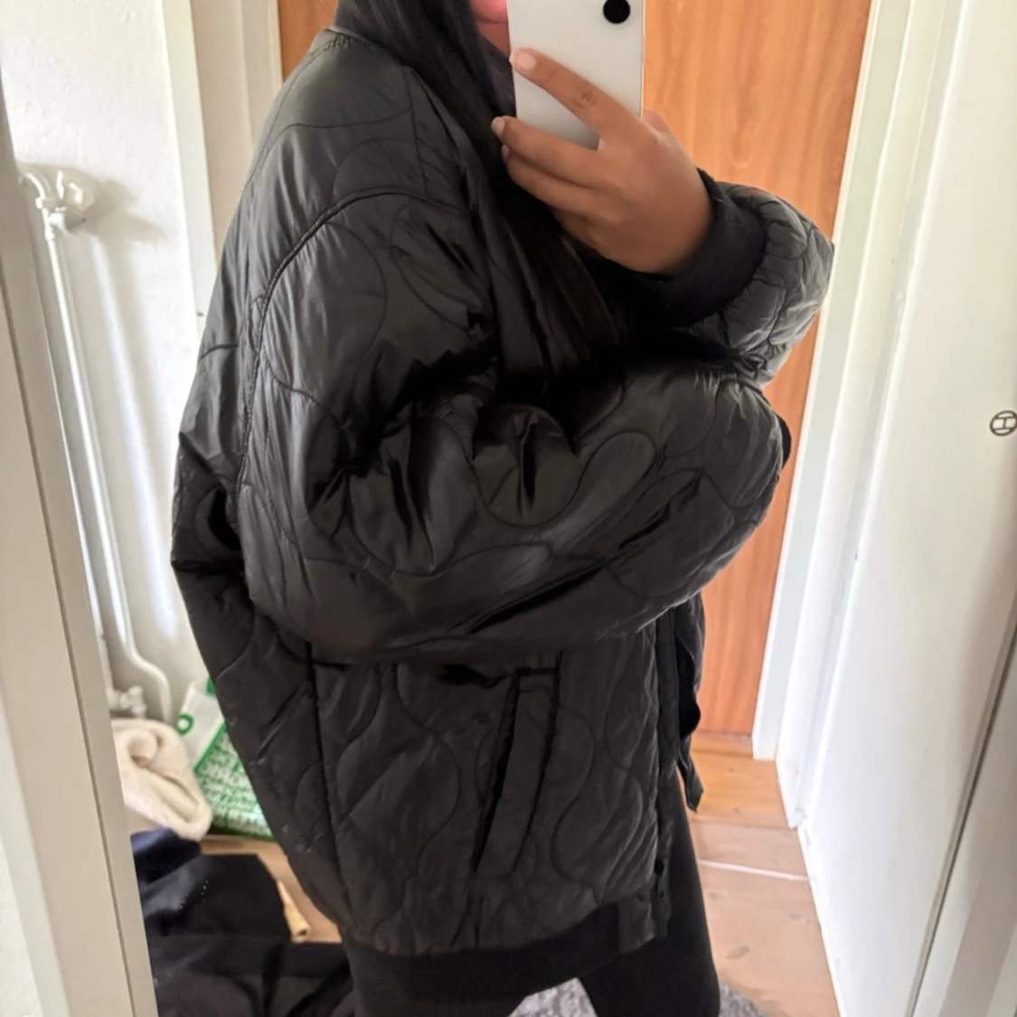 Svart oversized pufferjacka - 1