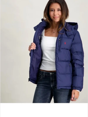  Ralph lauren jacka - Ralph lauren jacka från kidsbrandstore. Använd fåtal gånger. Det är barnstorlek XL så den är som en S i damstorlek.