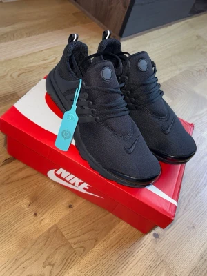 Nike Air Presto svarta sneakers - Helt nya Nike Air Presto skor, aldrig använda. 