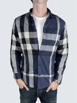 Burberry skjorta - Storlek: M || Skick: Mycket bra|| Nypris: Ca 5000kr || Följ för liknande produkter 🌊🍾