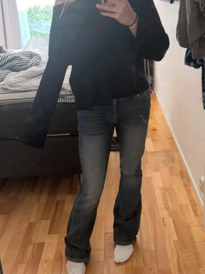 Lågmidjade bootcut jeans - Jättefina jeans från junkyard