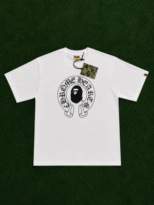 Bape X Chrome Hearts tshirt - Bape x chrome hearts collab t-shirt!! Helt ny tshirt ifrån bape och deras collab med chrome hearts. Tryck på baksidan också som kommer att fånga folks uppmärksamhet. Tags och påse följer med vid köp! Storlek S men passar även M 100% Bomull, så en väldigt luftig och skön T-Shirt! Och snygg