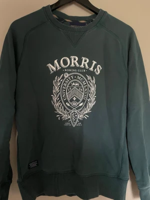 Morris tröja - Säljer en fin grön tröja från märket morris. mycket fint skick men har på senaste tid bara legat i lådan så säljer pga det. Storlek XS