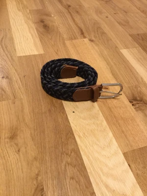Flätat bälte - Säljs då jag inte använder den mer, 105 cm storlek