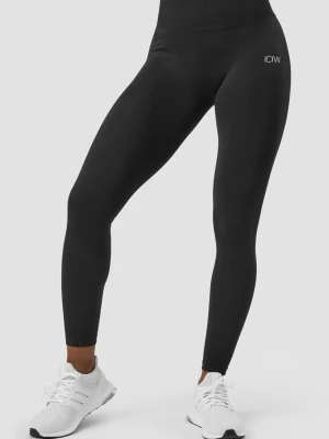 Define Seamless Scrunch Tights Black XS - Snygga svarta seamless leggings från ICANIWILL med hög midja och scrunch-detalj bak. Stretchigt material som formar sig efter kroppen och ger en tight passform. Perfekta för träning eller chill dagar. Diskret logga framtill.