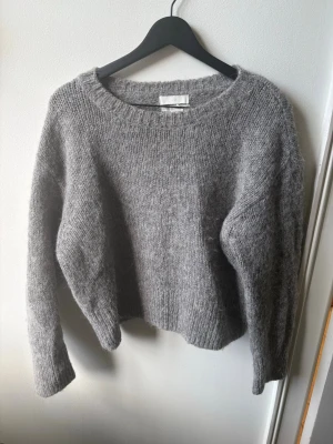 Jättefin grå Mohairtröja!💕 - Jättefin Mohairtröja ifrån H&M! Skriv om fler bilder önskas osv osv!💕💕